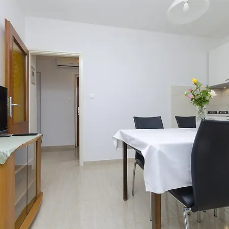 Karmela Apartment
