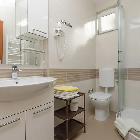 Karmela Apartment *