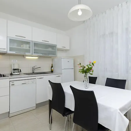 Karmela Apartment