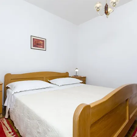 Apartament Karmela *