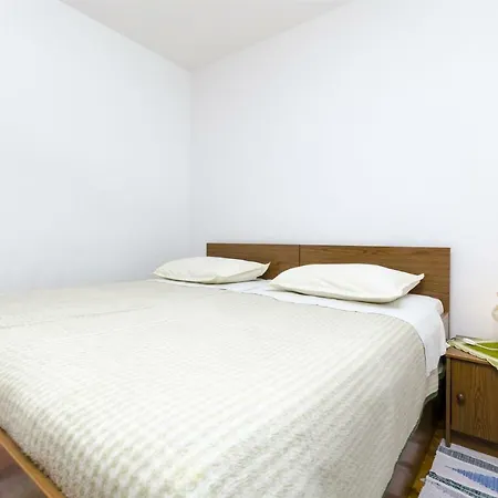 Karmela Apartment *
