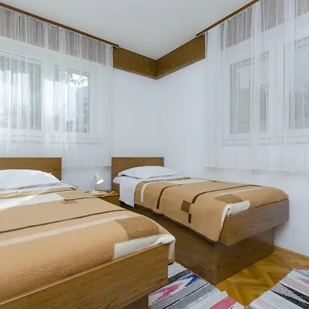 Apartment Karmela Primosten